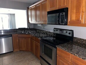 7623 Baymeadows Cir W in Jacksonville, FL - Building Photo - Building Photo