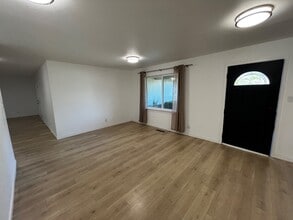 491 N Foothill Blvd in Cloverdale, CA - Building Photo - Building Photo