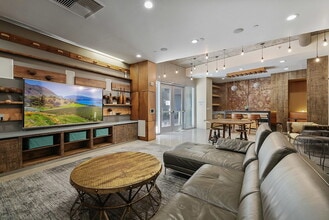 Form 15 in San Diego, CA - Foto de edificio - Building Photo