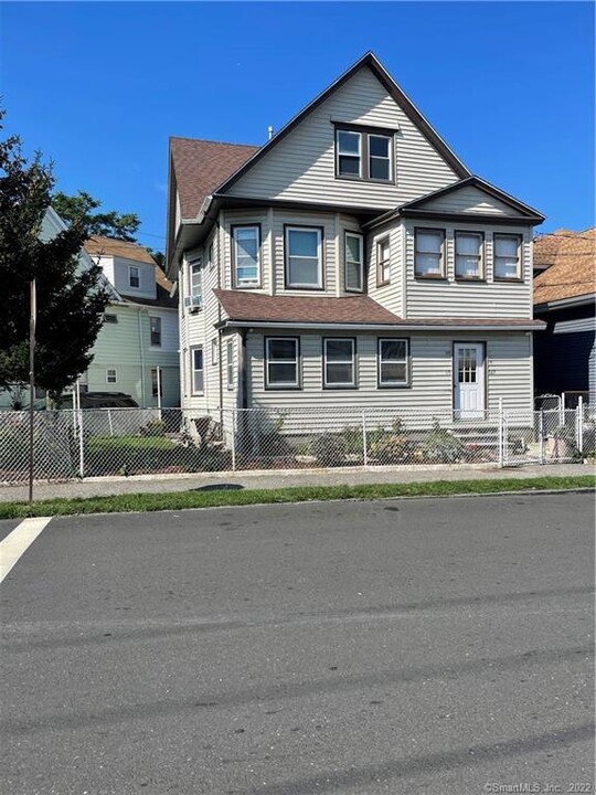 115 Oak St in Bridgeport, CT - Building Photo