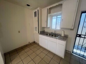 4673 Huntington Dr N in Los Angeles, CA - Building Photo - Building Photo