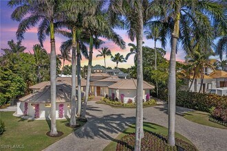 989 Admiralty Parade in Naples, FL - Building Photo - Building Photo