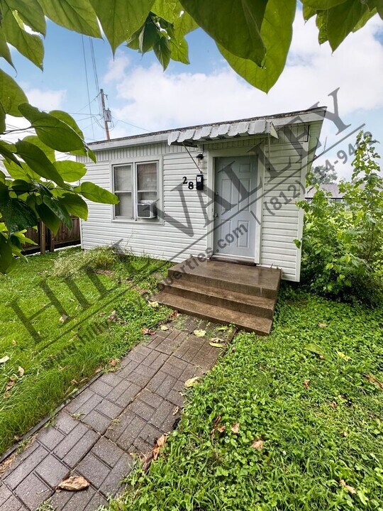28 N 14th St in Terre Haute, IN - Foto de edificio