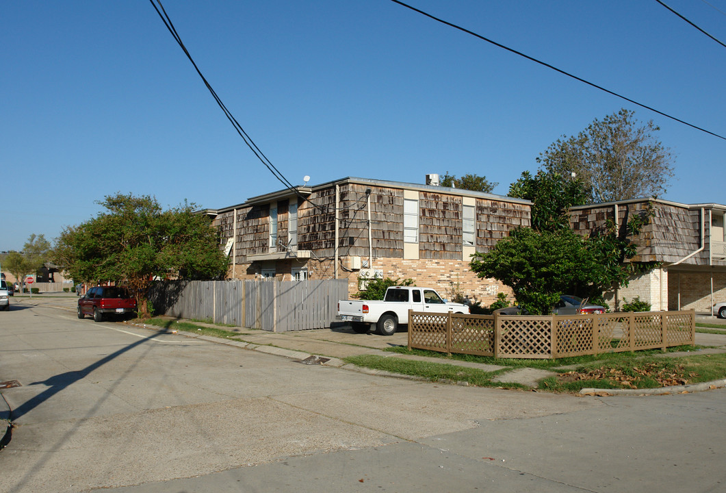 2200 Giuffrias Ave in Metairie, LA - Building Photo