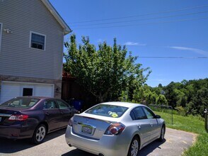 709 Givens Ln in Blacksburg, VA - Foto de edificio - Building Photo