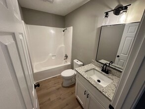 645 N Morgan St, Unit Unit A in Russellville, KY - Building Photo - Building Photo