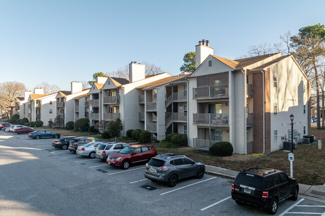 The Arbors in Newport News, VA - Foto de edificio - Building Photo