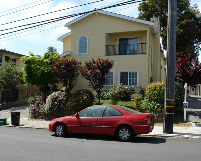 423 N Claremont St in San Mateo, CA - Building Photo - Building Photo