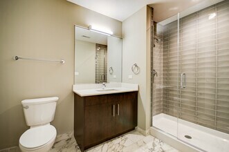 840 W Grand Ave, Unit 103 in Chicago, IL - Building Photo - Building Photo