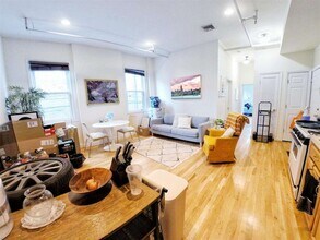 62 4th St, Unit 2R in Hoboken, NJ - Foto de edificio - Building Photo