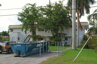 Vela Vista Condominiums in Fort Lauderdale, FL - Building Photo - Building Photo