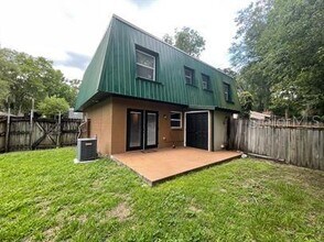 6106 SW 11th Pl in Gainesville, FL - Building Photo - Building Photo