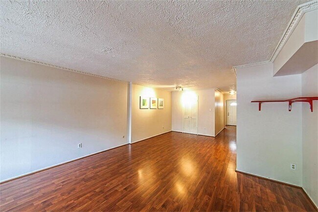 378 N Post Oak Ln photo'