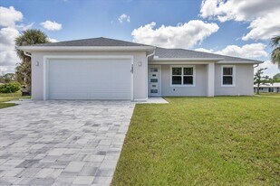 7807 Chesebro Ave in North Port, FL - Building Photo