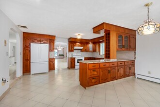 216 Forest St in Medford, MA - Building Photo - Building Photo