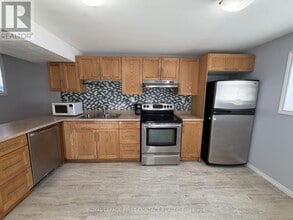 198 Edgehill Dr in Barrie, ON - Building Photo - Building Photo