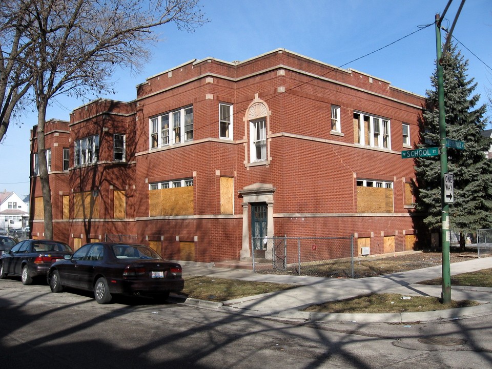 4034 W School St in Chicago, IL - Building Photo