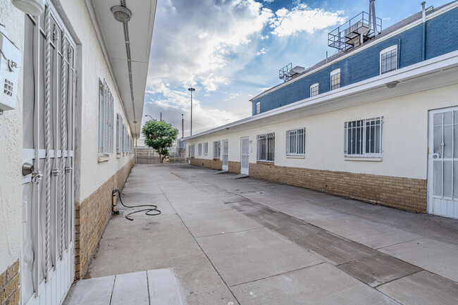 704 Campbell in El Paso, TX - Foto de edificio - Building Photo