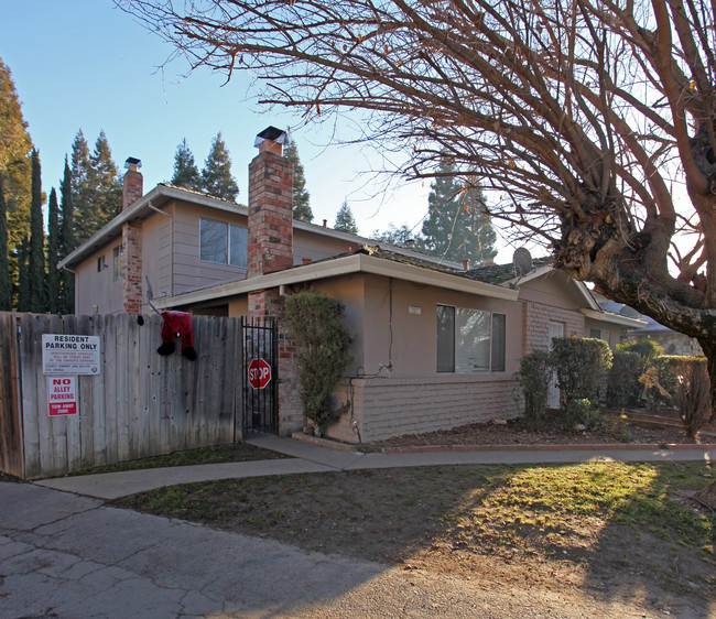 2932 Norcade Cor in Sacramento, CA - Foto de edificio - Building Photo