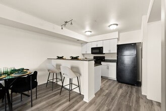 Rochdale Crossing in Regina, SK - Building Photo - Building Photo