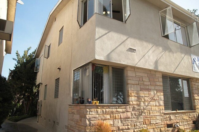 1425 E. Appleton St. in Long Beach, CA - Foto de edificio - Building Photo