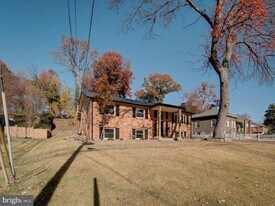 2303 W Longview Dr in Woodbridge, VA - Building Photo