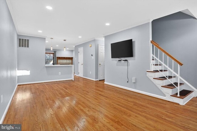 12859 Mill House Ct in Woodbridge, VA - Foto de edificio - Building Photo