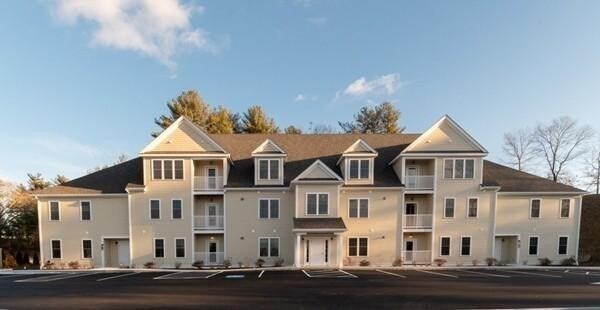 80 N Meadows Rd in Medfield, MA - Building Photo