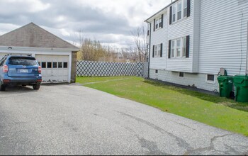 58 Buzzells Ln, Unit 1 in Medford, MA - Building Photo - Building Photo