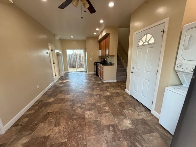 5448 Mary Lane Dr in San Diego, CA - Foto de edificio - Building Photo