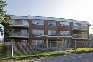 3 Hill Heights Rd in Toronto, ON - Building Photo