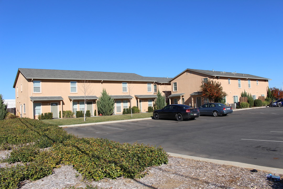 Woodland Townhomes in Marysville, CA - Foto de edificio