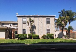 2617 W Rosecrans Ave in Gardena, CA - Building Photo
