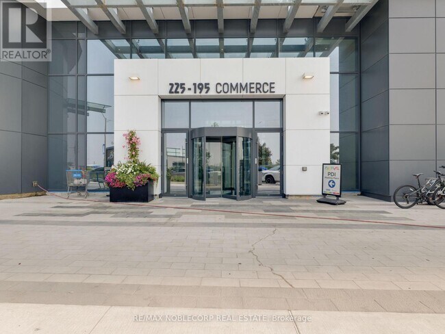 225 Commerce St in Vaughan, ON - Building Photo - Building Photo