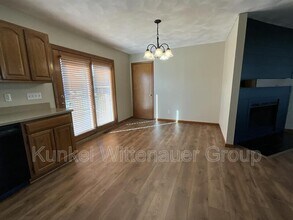 19 Christine Dr in Belleville, IL - Building Photo - Building Photo