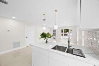 5664 Boynton Crescent in Boynton Beach, FL - Foto de edificio - Building Photo