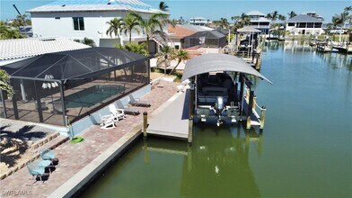 11 Palmview Blvd in Fort Myers Beach, FL - Building Photo - Building Photo