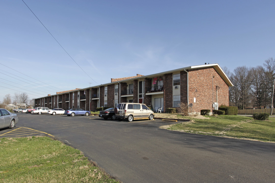 Thorobred Apartments II in Louisville, KY - Building Photo