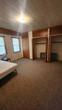16 Lambert Ave, Unit Lower in Fredonia, NY - Foto de edificio - Building Photo