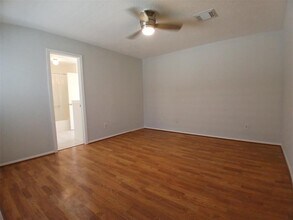 1126 E Brompton Dr in Pearland, TX - Building Photo - Building Photo