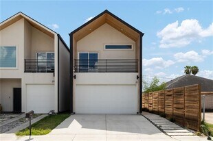 24 N 28th St in McAllen, TX - Building Photo