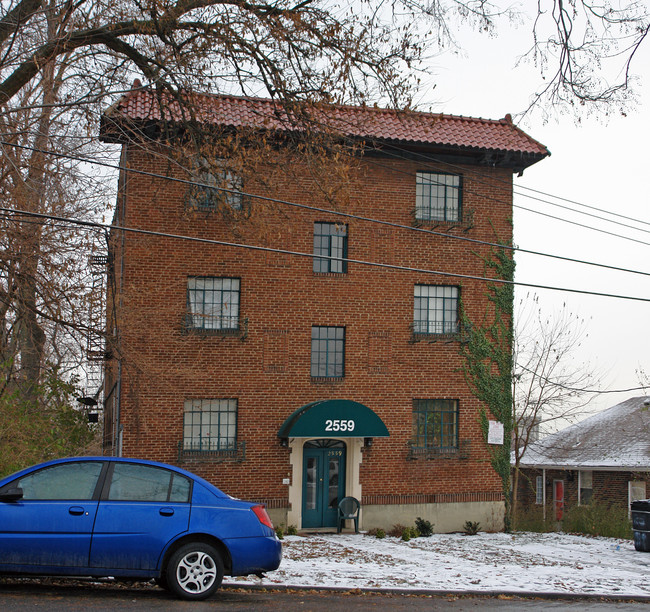 2559 Eden Ave in Cincinnati, OH - Building Photo - Building Photo