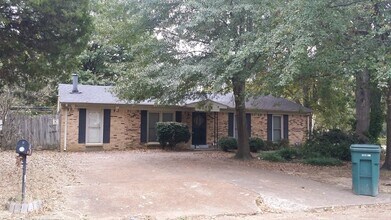 8016 Pinebrook Dr in Southaven, MS - Building Photo - Building Photo