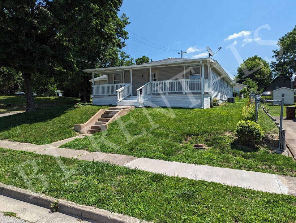 326 6th St in North Vernon, IN - Building Photo