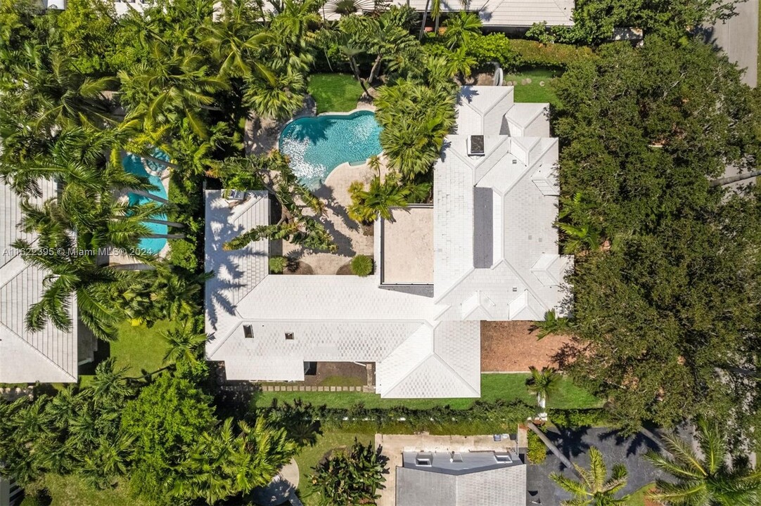 6675 Roxbury Ln in Miami Beach, FL - Foto de edificio