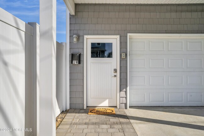 19 Church St in Sea Bright, NJ - Building Photo - Building Photo