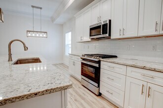 1756 Thomas St in Niceville, FL - Foto de edificio - Building Photo