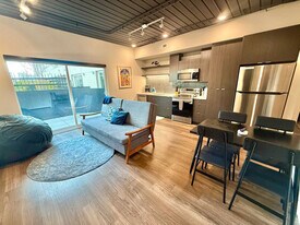 360 W 200 S in Salt Lake City, UT - Building Photo