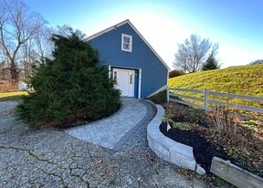 141 County Farm Cross Rd in Dover, NH - Building Photo