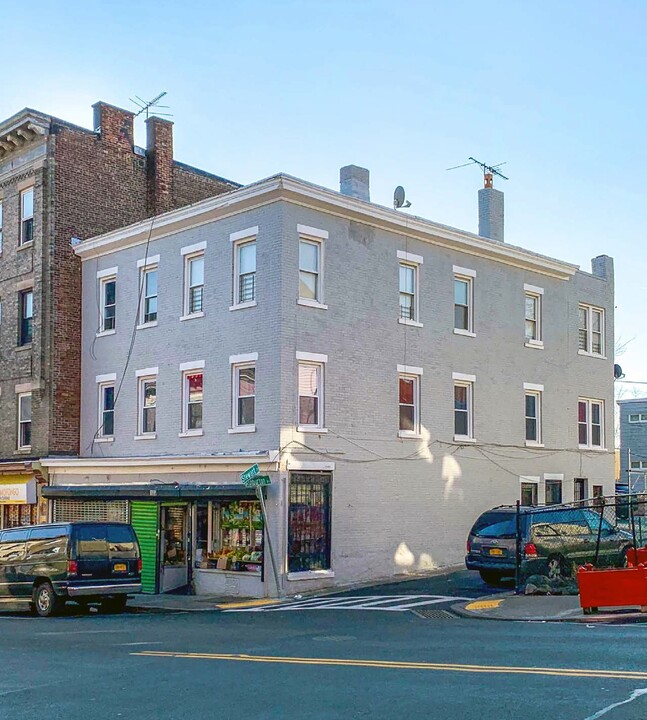 186 Ashburton Ave in Yonkers, NY - Building Photo